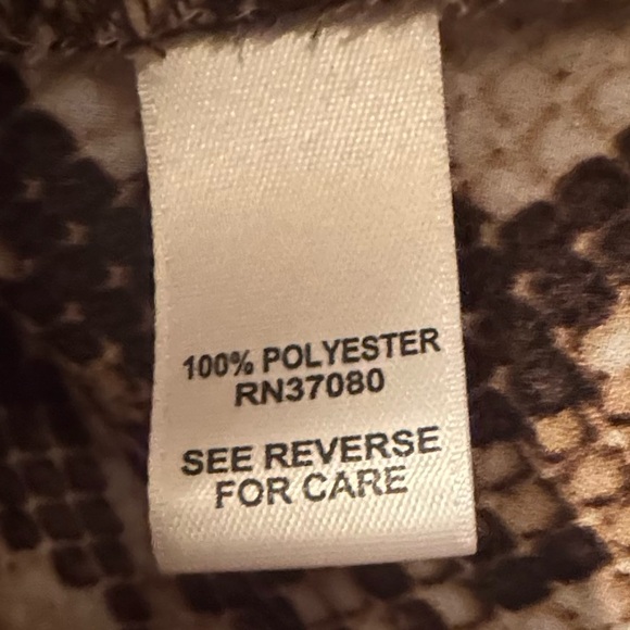 Cato Size Medium Snake Skin Peek a boo sleeve top w/ black trim on arms & collar - Picture 9 of 9